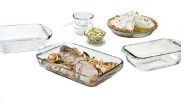 This 10-piece Essentials set includes: 2-Quart Bake Dish, 8-Inch Square Cake, 9-Inch Pie Plate, 1.50 Loaf Pan and 3 6-ounce Custard Cups with Lids